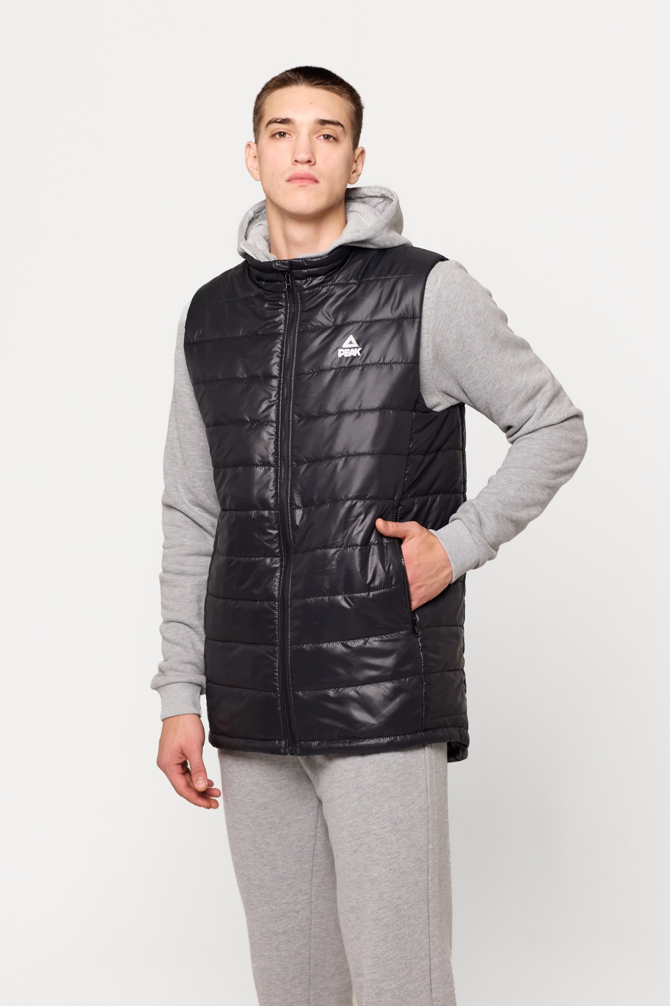 202200_chernyy_01 (2).jpg