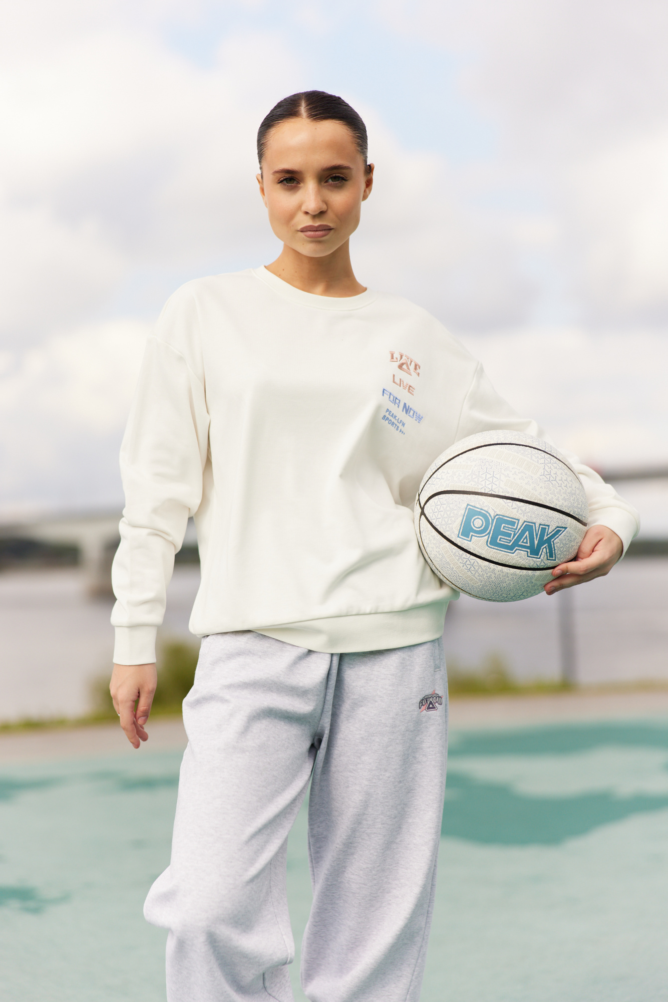 FW3241102_svetlo_seryy_04.jpg
